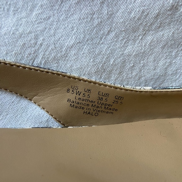 Naturalizer Snakeskin Print Slingback Flats 8.5W - Picture 3 of 5